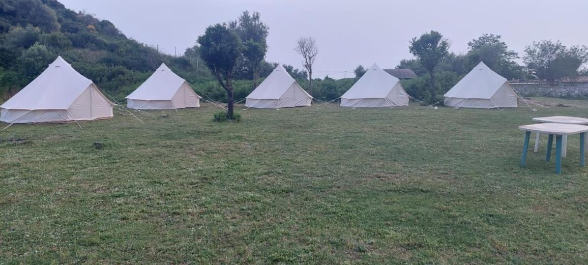 Riverside Bunec Camping Piqeras Luaran gambar